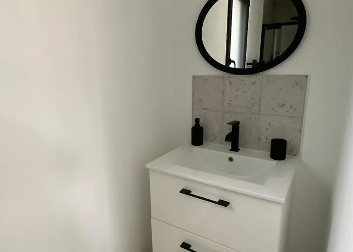 Maison Neuve 펜션 *